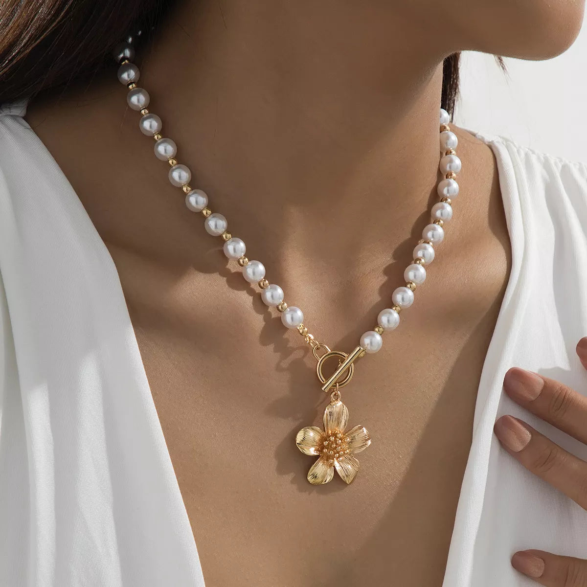 18K Gold-Plated Pearl Flower Pendant Necklace - Thalia Chic