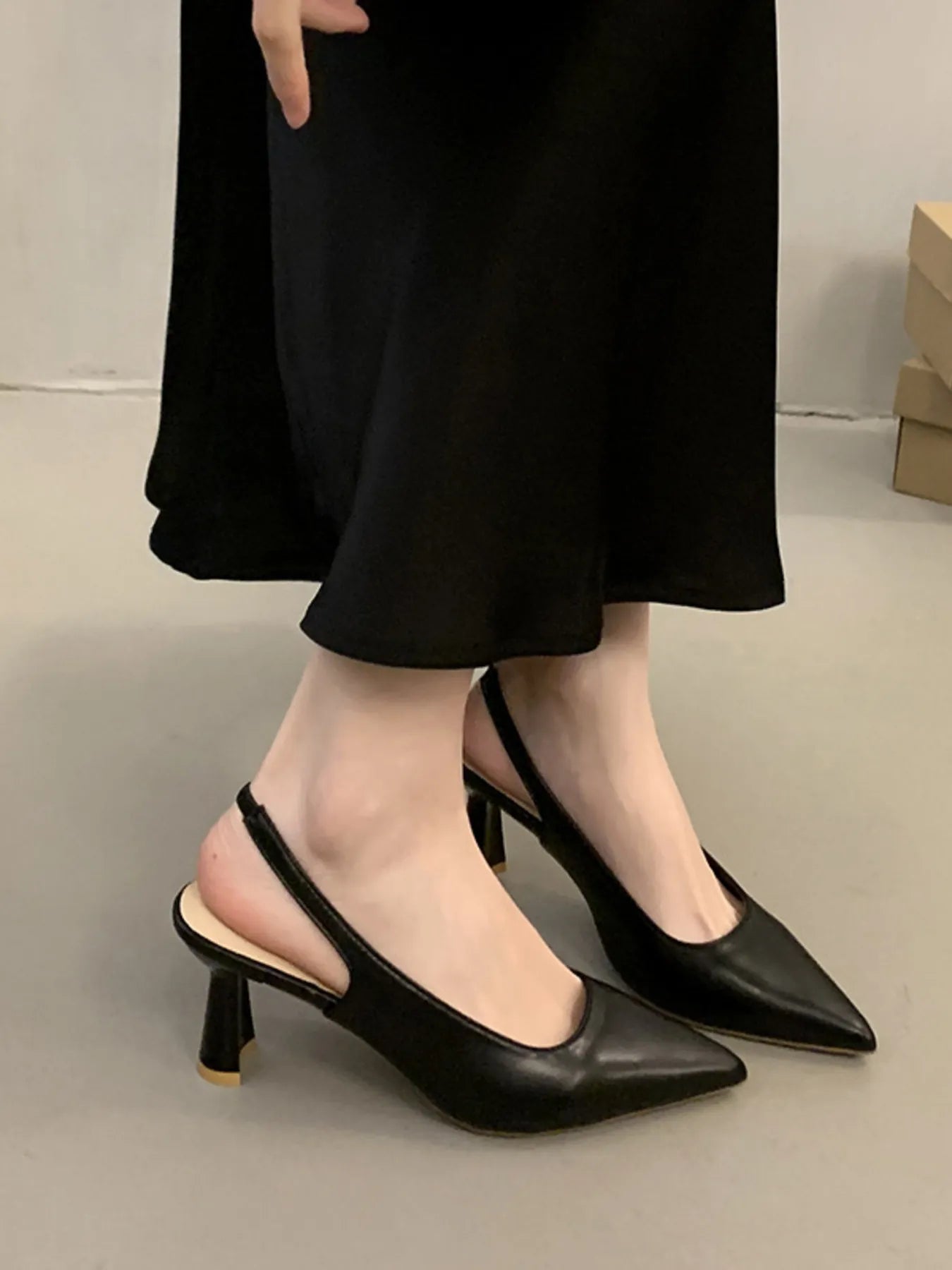 Point Toe Mid Heels Pumps - Thalia Chic